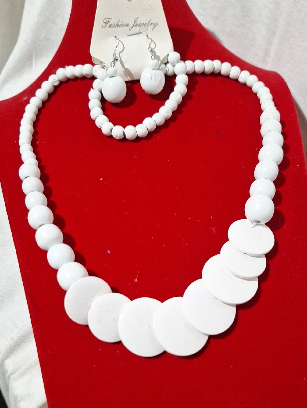 Fashion Jewelry White Beaded Necklace and Earrings Set